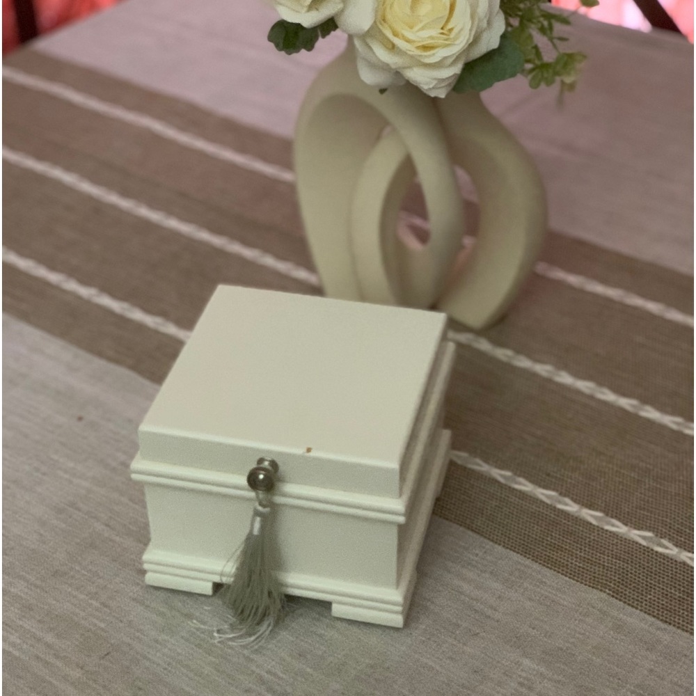 Jewelry box